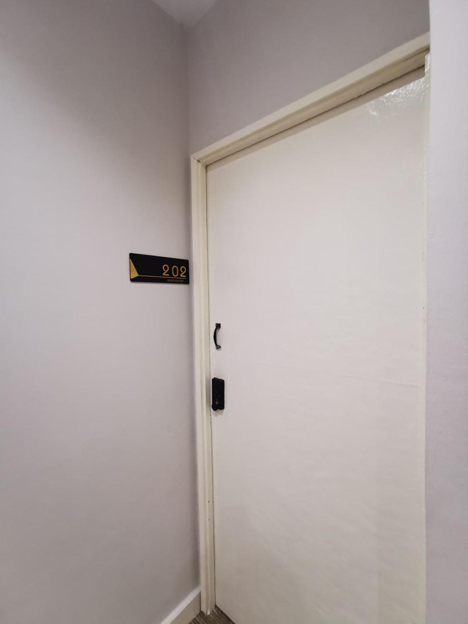 קואלה לומפור Autumn Guesthouse'S Near Jalan Alor Bukit Bintang מראה חיצוני תמונה
